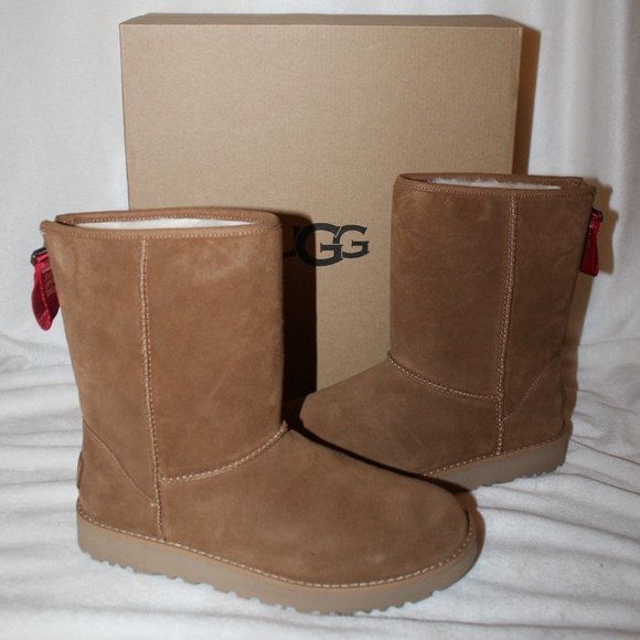 NIB UGG CLASSIC SHORT‎ LOGO ZIP UP SUEDE SHEARLING BOOTS CHESTNUT